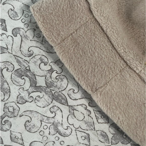 3 pieces Winter beanie set! 🧢❄️❄️ EACH INDIVIDUALLY IS $4!! - Picture 11 of 12